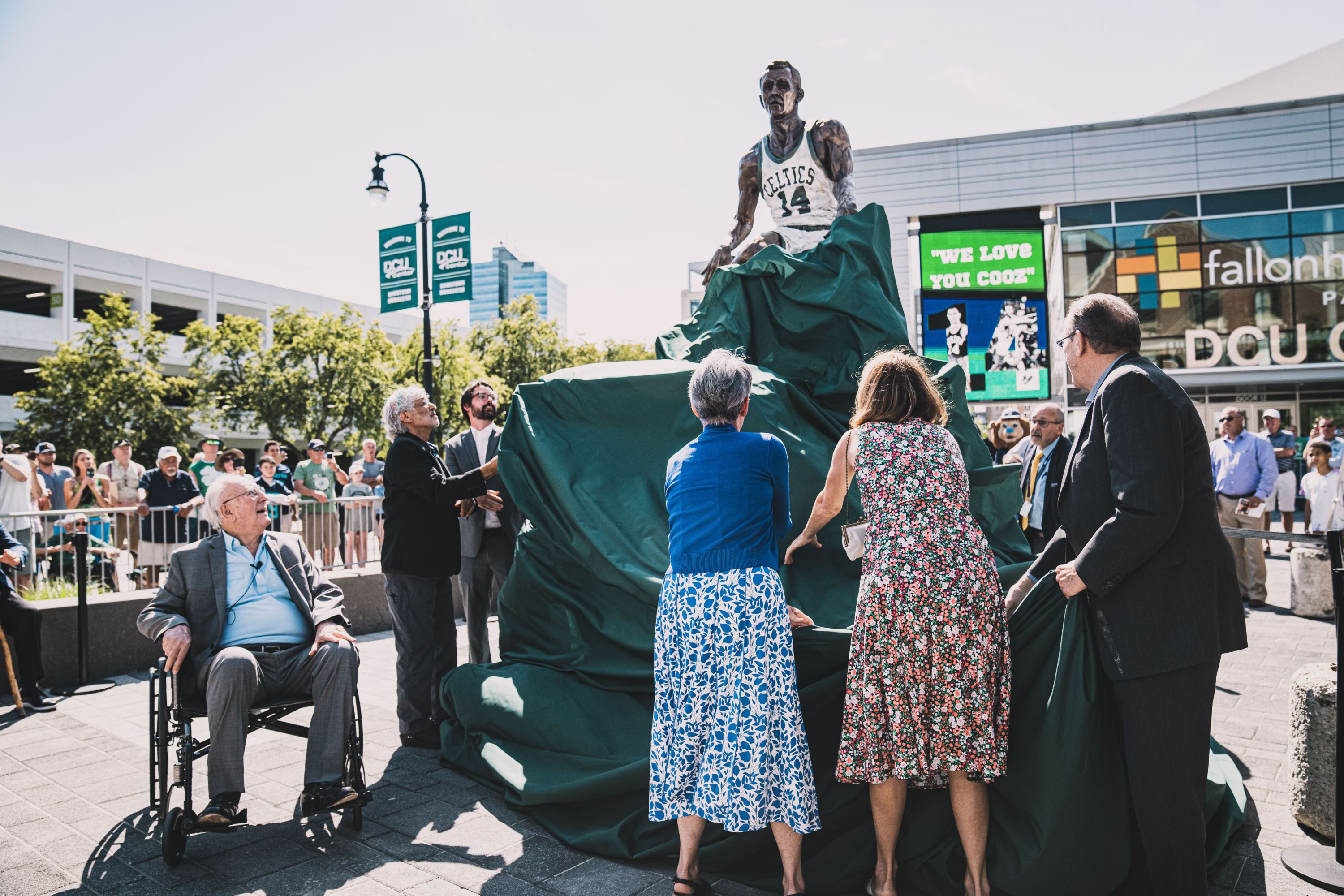 Statue to be unveiled for former Celtics great Bob Cousy